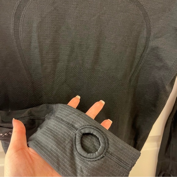 Lululemon Black Swiftly Tech Long Sleeve w/ Reflectors - Picture 4 of 4
